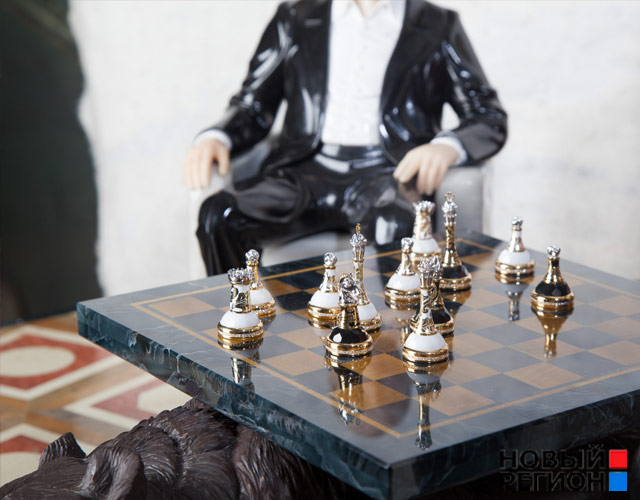 Новый Регион: На шахматную игру Путина и Медведева потратили 210 килограммов бриллиантов, золота и серебра (ФОТО)