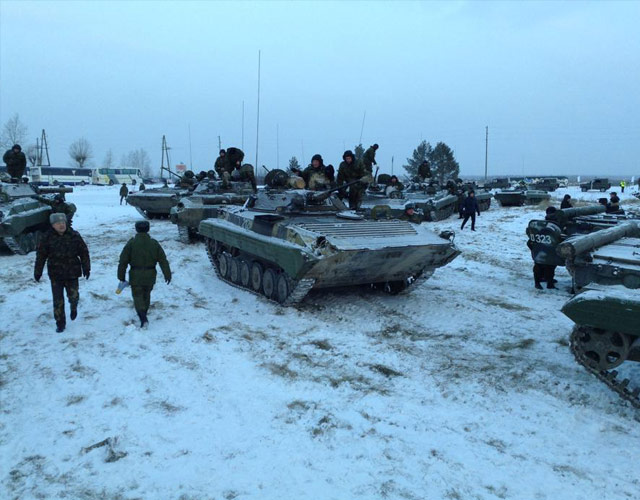Новый Регион: Свердловские мэры и министры пересели на танки и БМД (ФОТО)