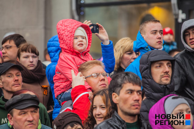 Новый Регион: Из-за холода в День Победы в метро и в переходах давка (ФОТО)