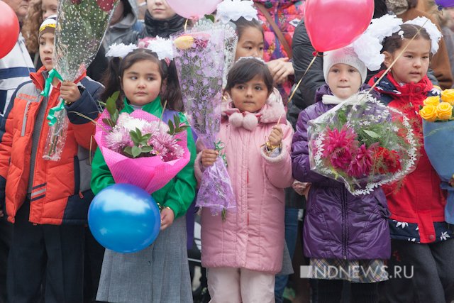 Новый Регион: Линейки в школах на Сортировке заставляют вспомнить Советский Союз и дружбу народов (ФОТО)