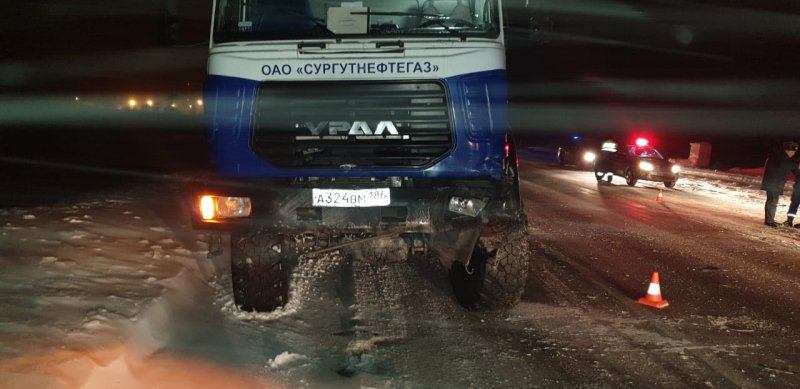Новый День: В Югре автобус Сургутнефтегаза столкнулся с легковым автомобилем, есть погибшие