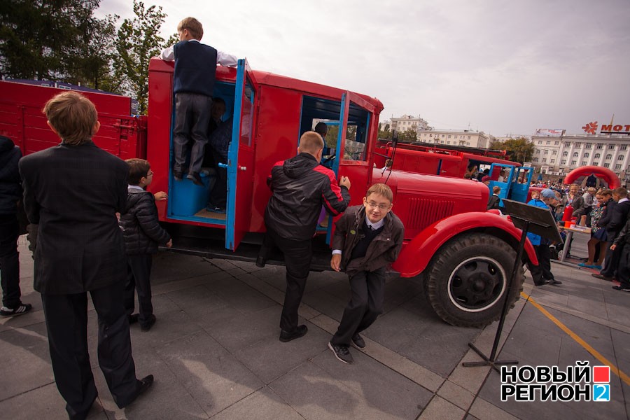 Дети побыли спасателями, актерами и спортсменами – в Екатеринбурге отметили День знаний (ФОТО)