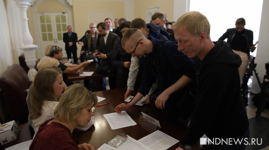 В мэрии Екатеринбурга – снова встреча по храму и скверу (онлайн-трансляция, ФОТО, добавлено ВИДЕО)