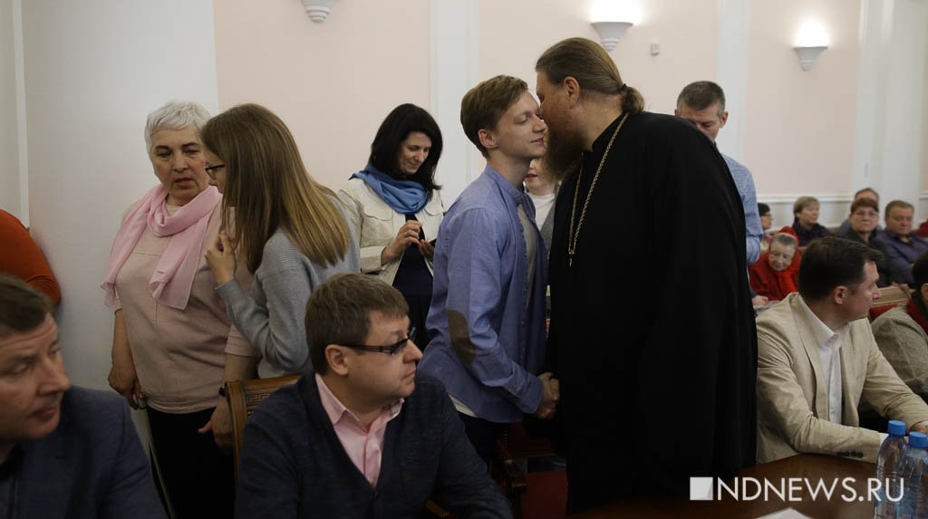 В мэрии Екатеринбурга – снова встреча по храму и скверу (онлайн-трансляция, ФОТО, добавлено ВИДЕО)