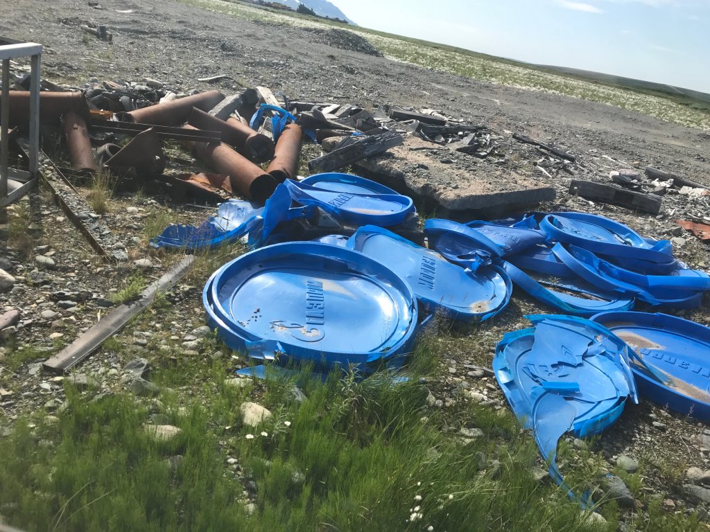 На Ямале на оленьих пастбищах нашли заброшенный вахтовый городок (ФОТО)