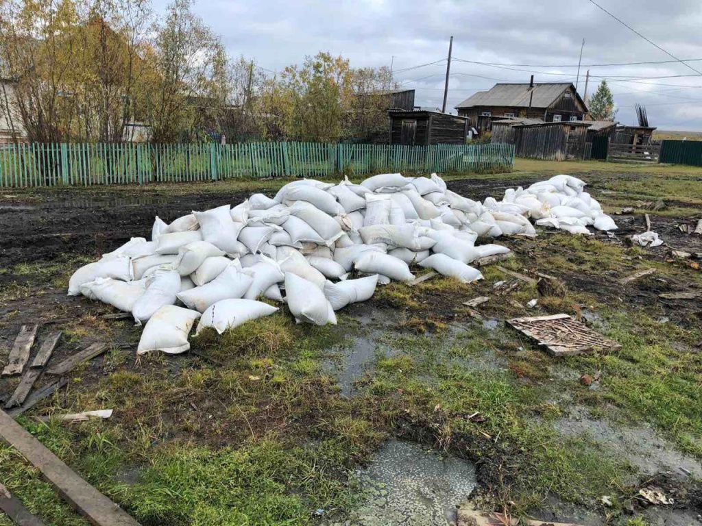 На Ямале по проекту «комфортная среда» установили старые ржавые карусели (ФОТО)