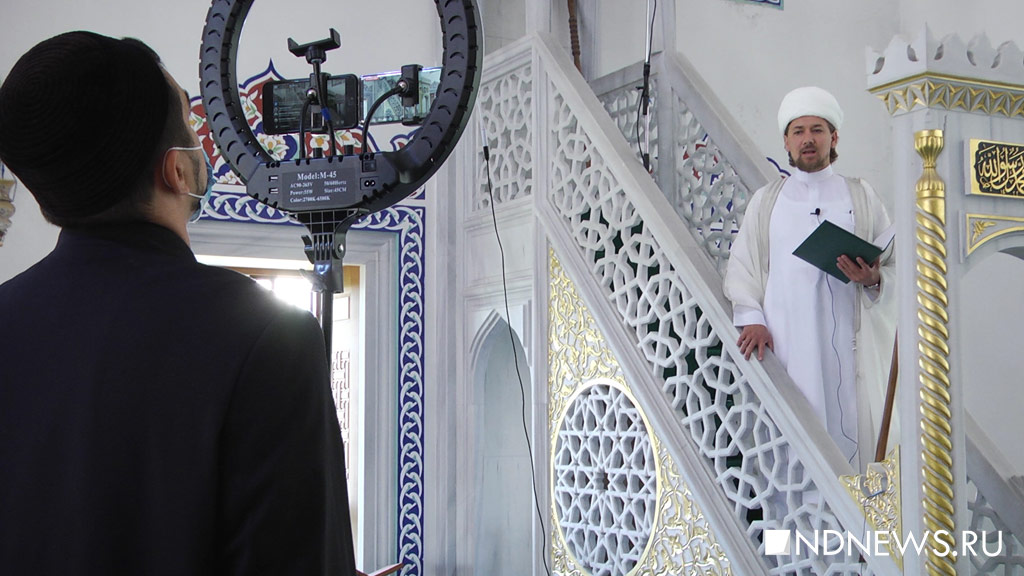 Из-за коронавирусной пандемии праздничная молитва на Курбан-Байрам прошла в пустой мечети (ФОТО)