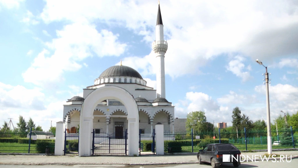Из-за коронавирусной пандемии праздничная молитва на Курбан-Байрам прошла в пустой мечети (ФОТО)