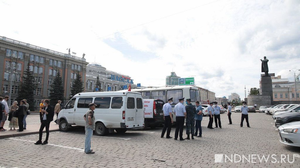 Новый День: В Екатеринбурге задержали водителя авто с агитацией в поддержку Хабаровска (ФОТО)