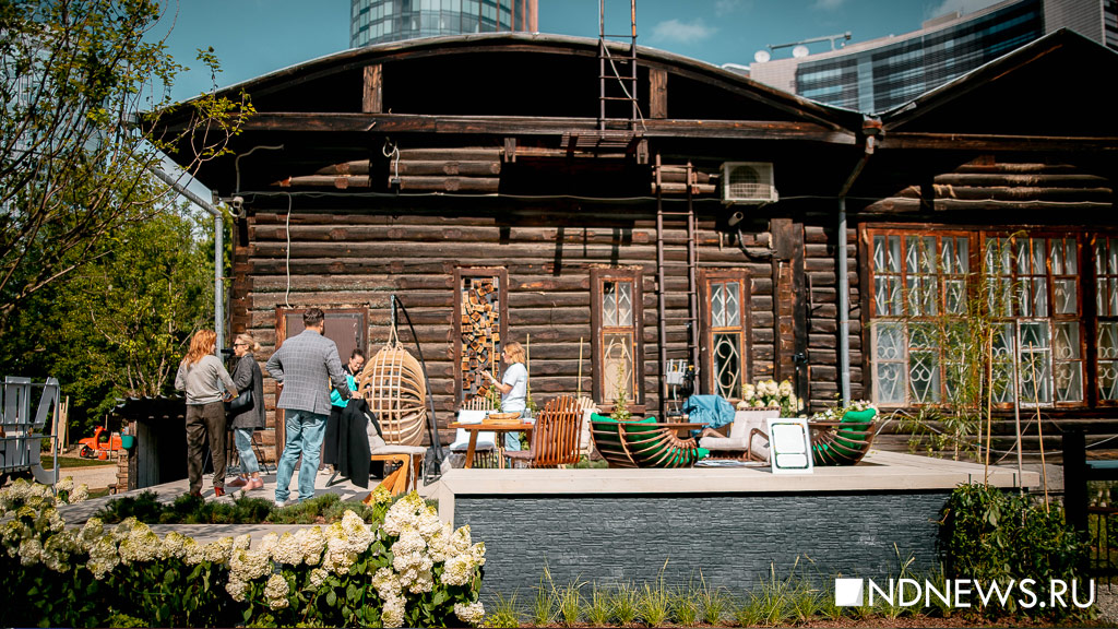 «Это некий вызов среде»: в Екатеринбурге открылся фестиваль ландшафтного искусства «Атмосфера» (ФОТО)