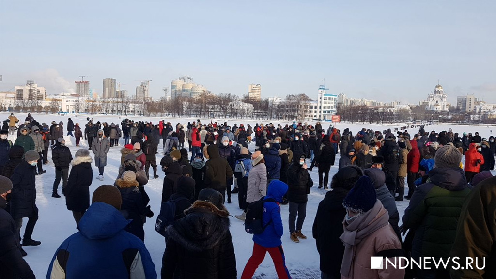 В сквере у театра драмы собралось 5 тысяч человек в поддержку Навального (ФОТО)