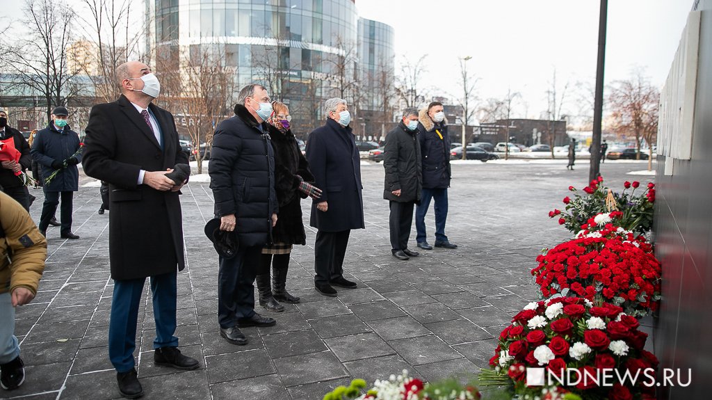 Новый День: Обливали краской и жгли: как уральцы 10 лет обходились с памятником Ельцину (ФОТО)