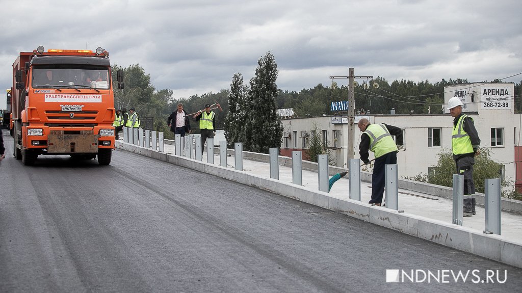 Мост на Блюхера сдадут на несколько дней раньше срока (ФОТО)