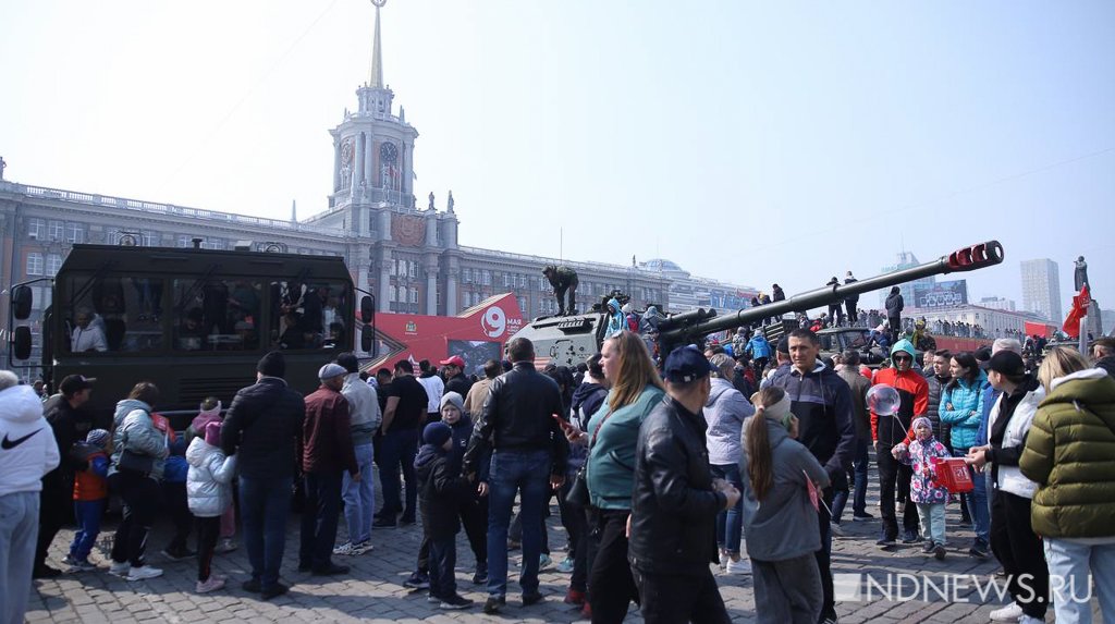 В параде Победы в Екатеринбурге приняло участие около 2 тысяч человек (ВИДЕО)