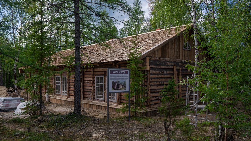 Губернатор Артюхов посмотрел воссозданный объект ГУЛАГа Губернатор Артюхов посмотрел воссозданный объект ГУЛАГа