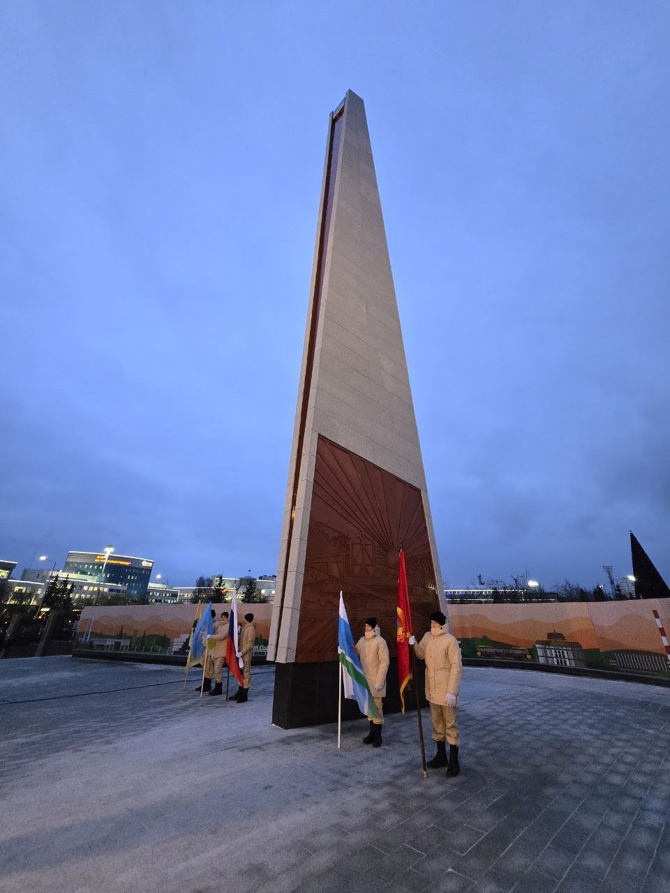 В Верхней Пышме открыли стелу – символ героизма металлургов в годы ВОВ В Верхней Пышме открыли стелу – символ героизма металлургов в годы ВОВ