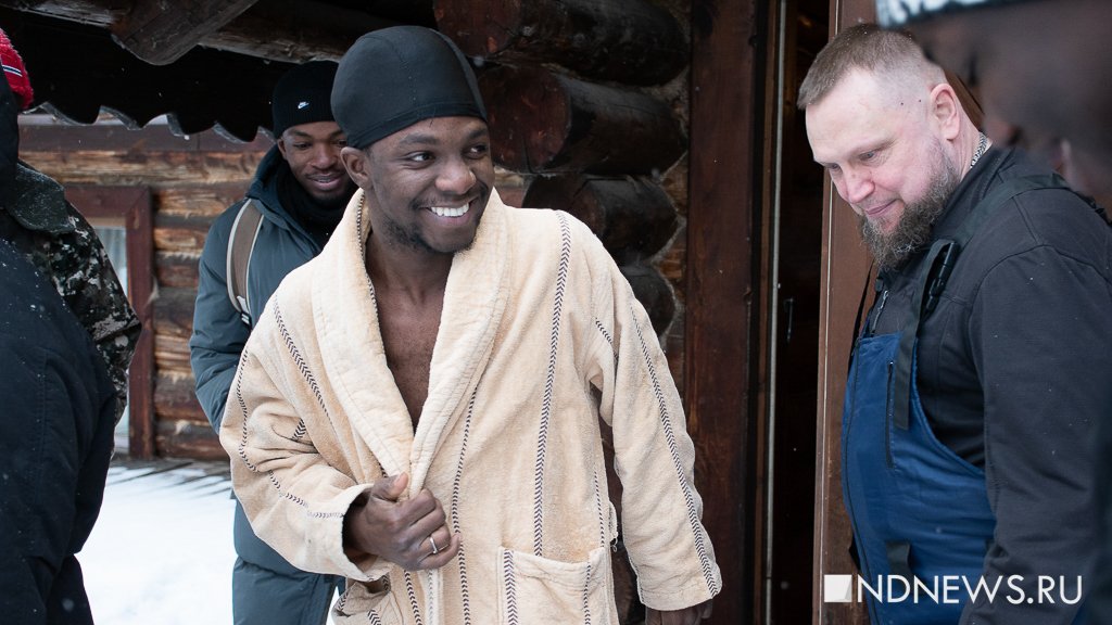 Студенты-африканцы окунулись в иордани на праздник Крещения (ФОТО)