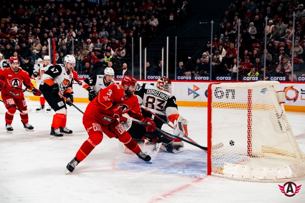 &laquo;Автомобилист&raquo; обыграл &laquo;Амур&raquo; в &laquo;сериальном&raquo; матче в Екатеринбурге