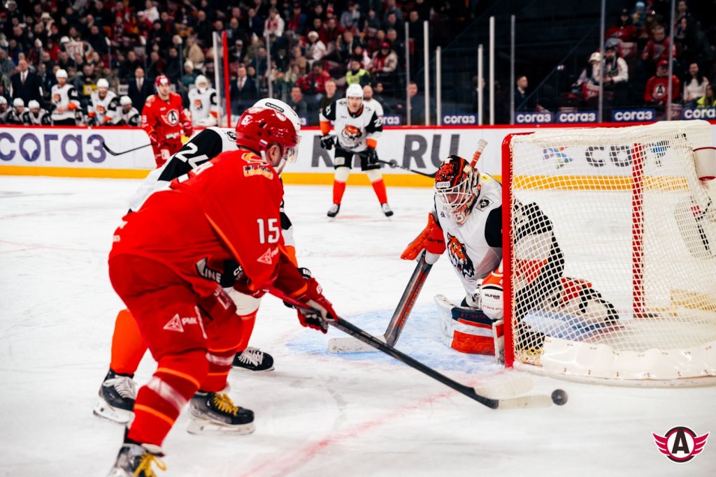 &laquo;Автомобилист&raquo; обыграл &laquo;Амур&raquo; в &laquo;сериальном&raquo; матче в Екатеринбурге