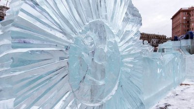 Тает: в Челябинске закрыли главный ледовый городок