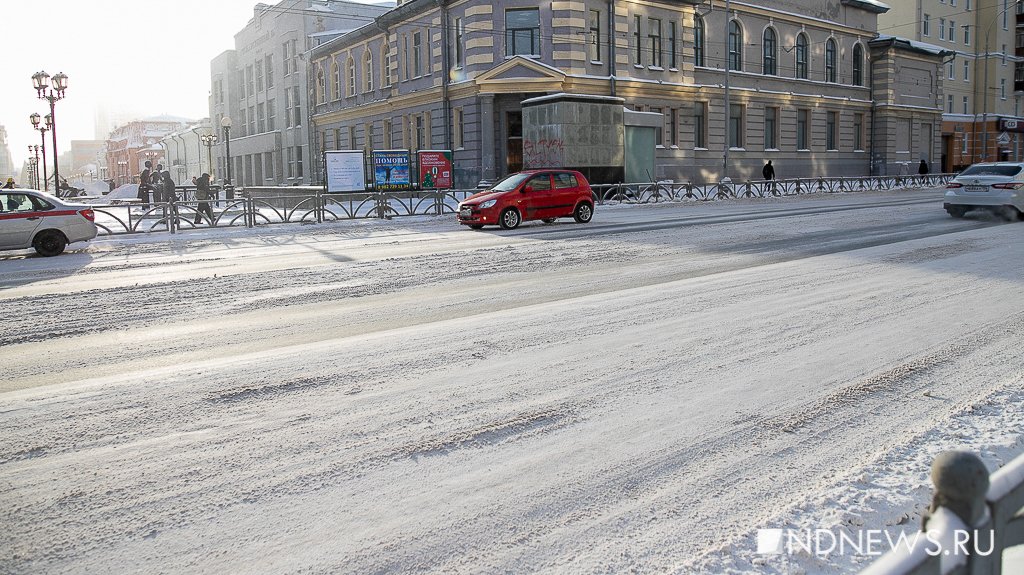 Новый День: Мэрия выбрасывает на дороги Екатеринбурга бионорд, бесполезный в морозы (ФОТО)