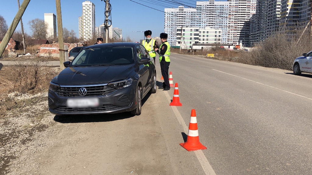 Новый День: В Екатеринбурге ребенок на самокате угодил под машину (ФОТО)