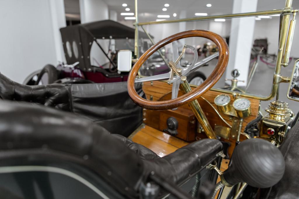 Новый День: В Верхней Пышме открывается крупнейшая выставка ретроавтомобилей и мотоциклов (ФОТО)