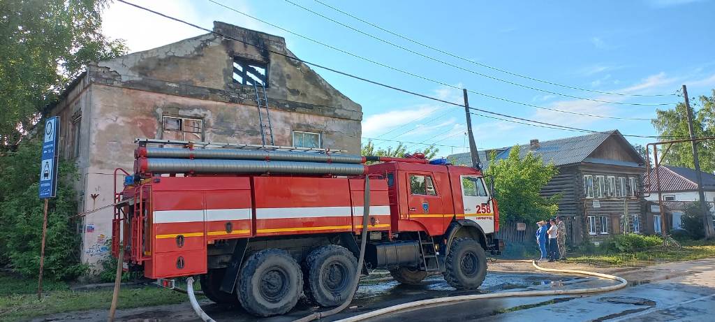Новый День: Из горящего барака спасли почти 60 человек (ФОТО)