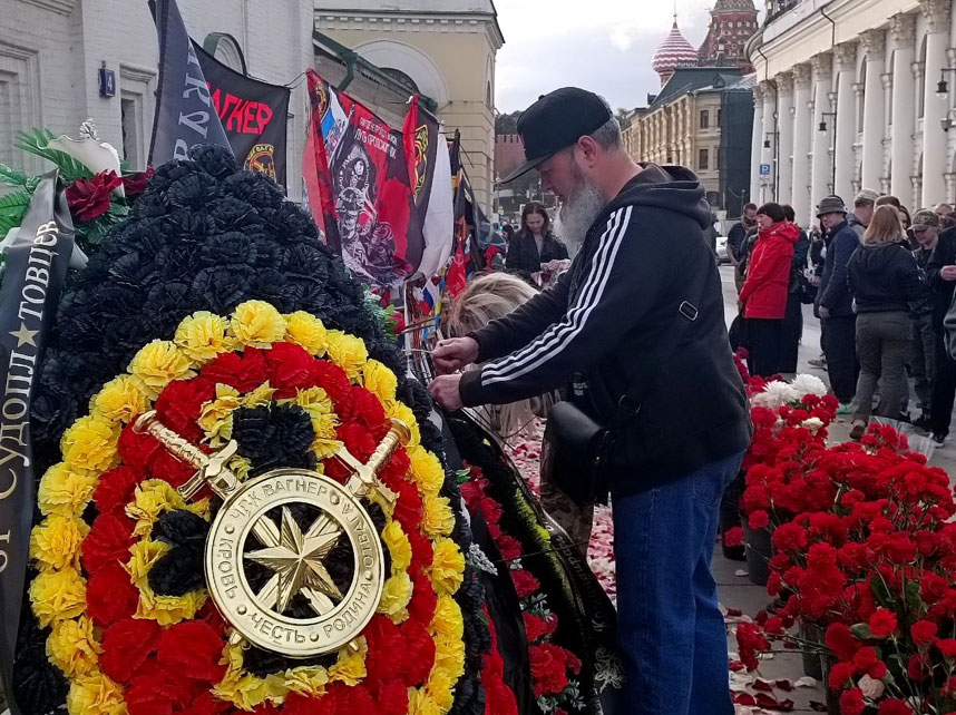 Новый День: Массовые поминки проходят в России на 40-й день гибели Евгения Пригожина и его товарищей