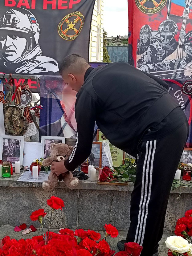 Новый День: Массовые поминки проходят в России на 40-й день гибели Евгения Пригожина и его товарищей