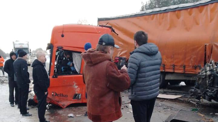 Новый День: Из-за жесткого ДТП перекрыли трассу Пермь – Екатеринбург