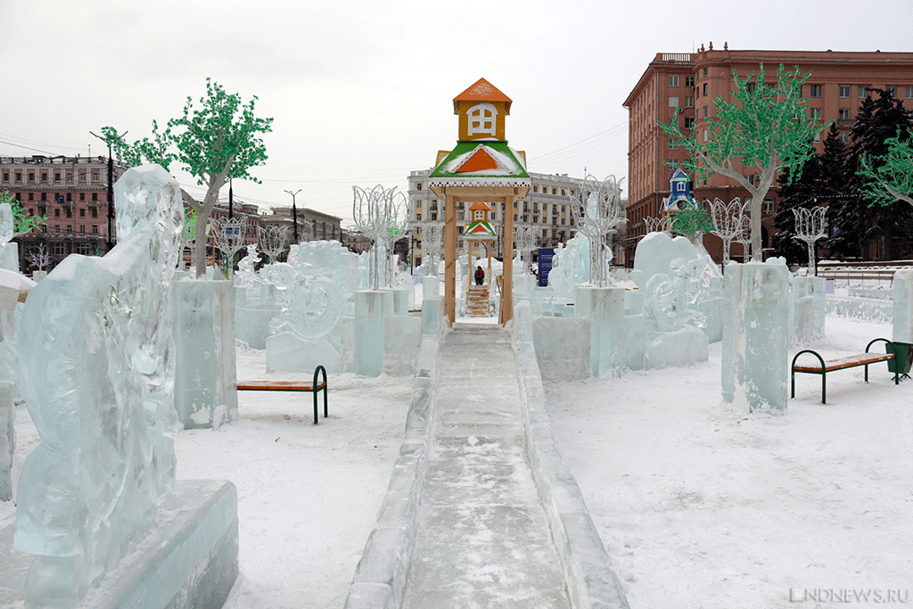 В главном ледовом городке Челябинска закрыли горки