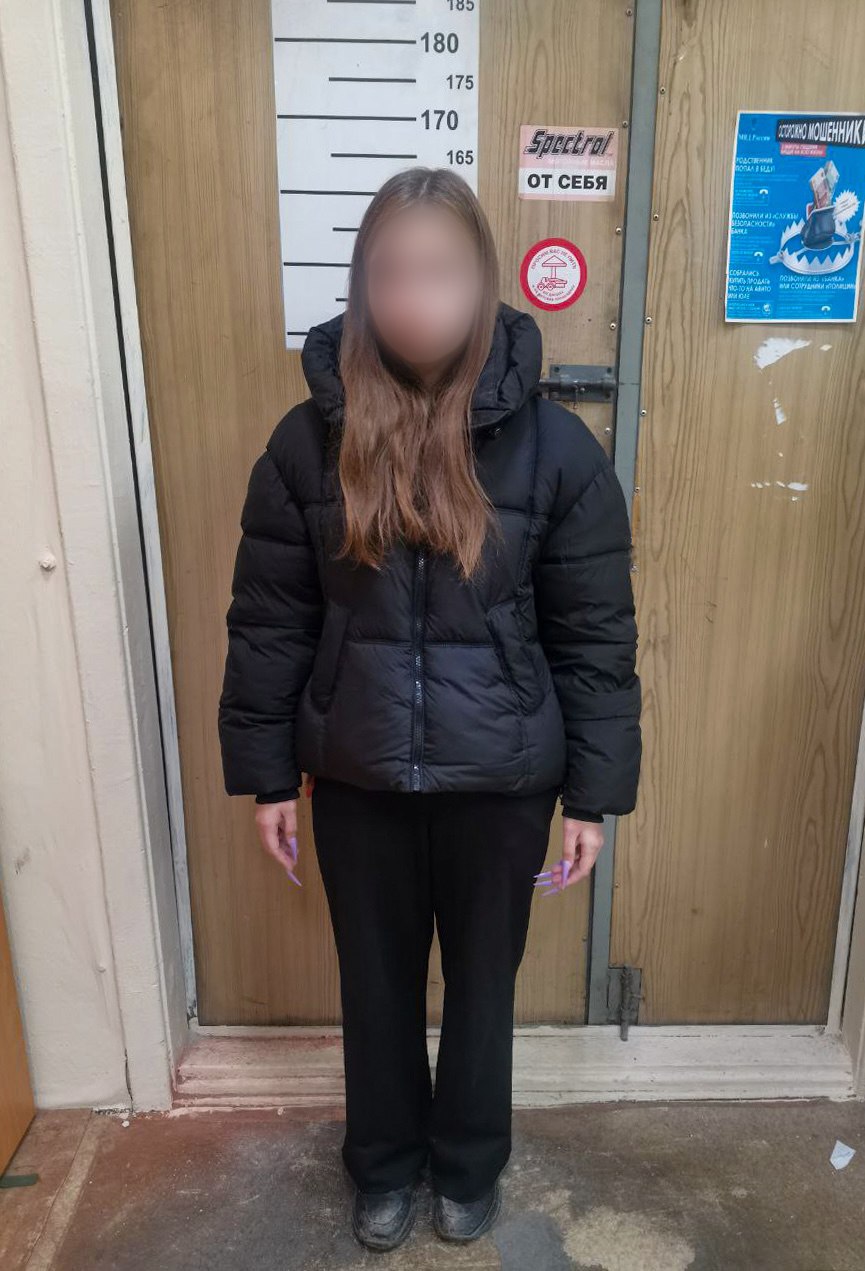 Девушка с пятисантиметровыми ногтями забирала миллионы рублей у обманутых пенсионеров Девушка с пятисантиметровыми ногтями забирала миллионы рублей у обманутых пенсионеров