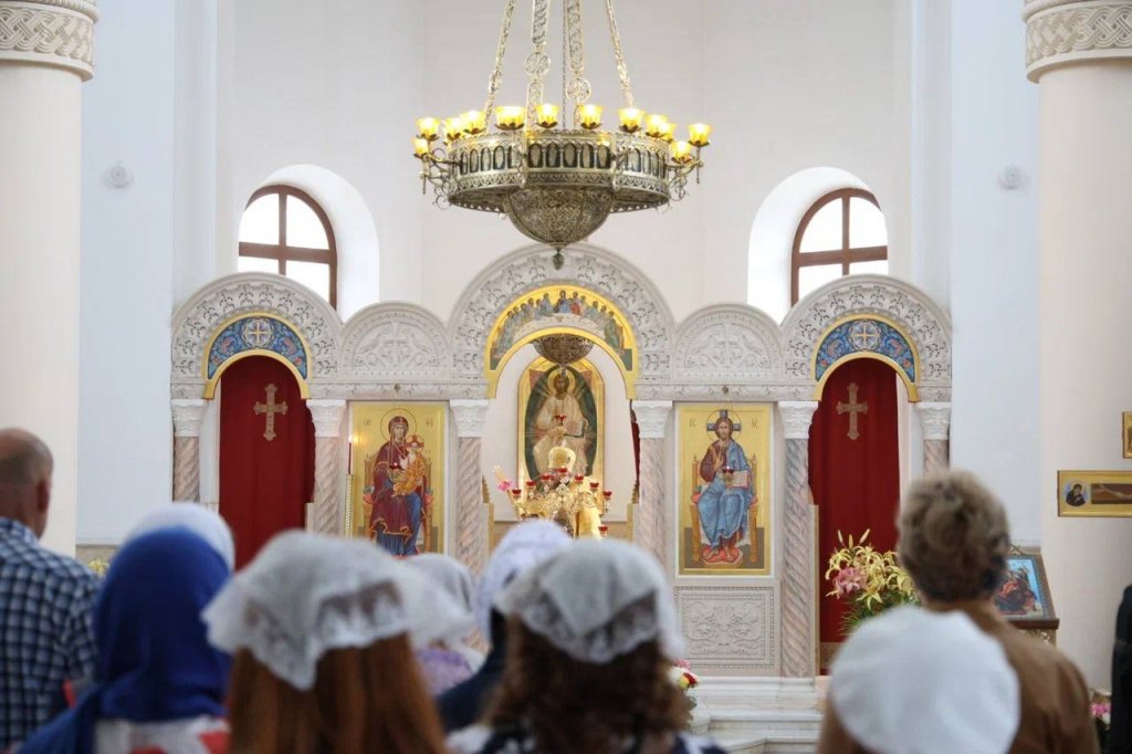 В Алапаевске отпраздновали двухлетие храма Александра Невского В Алапаевске отпраздновали двухлетие храма Александра Невского