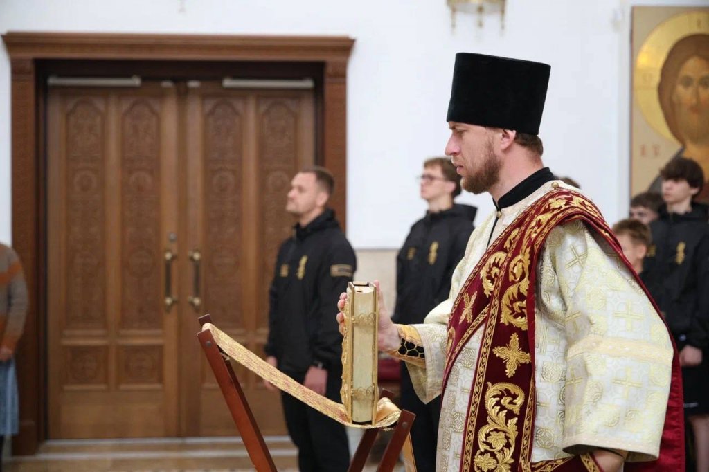 В Алапаевске отпраздновали двухлетие храма Александра Невского В Алапаевске отпраздновали двухлетие храма Александра Невского