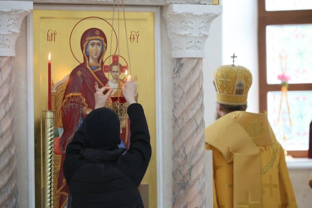 В Алапаевске отпраздновали двухлетие храма Александра Невского В Алапаевске отпраздновали двухлетие храма Александра Невского