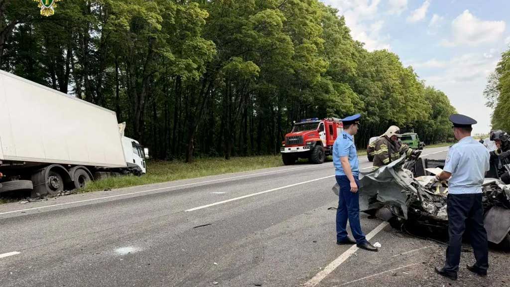 В страшном ДТП под Тулой погибли четыре человека
