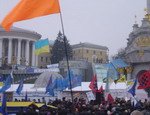 Участники митинга на Майдане идут к Секретариату Ющенко (ФОТО)