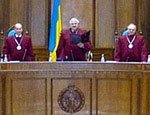 Конституционный суд вернул местным советам право выражать недоверие главам госадминистраций