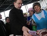 Яценюк: замена рыночного сбора налогом спровоцирует социальный взрыв в регионах Украины