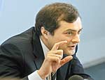 Сурков успокоил чиновников: действующая власть эффективна, реформы госаппарату не нужны