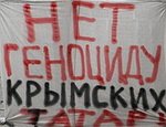 Крымские татары продолжают акцию протеста под окнами Тимошенко (ФОТО)