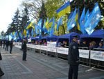 Вокруг Верховной Рады митингуют сторонники и противники соглашения о базировании ЧФ (ФОТО)