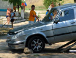 В Керчи неуправляемый автомобиль налетел на курортников (ФОТО)