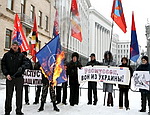 Визит генсека НАТО в Киев сопровождается малочисленными акциями протеста левых