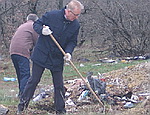 Высшее руководство Севастополя провело субботник в парке рядом с горбольницей (ФОТО)