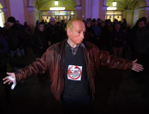 К протестующим против выборов в Петербурге присоединился Путин (ФОТО)