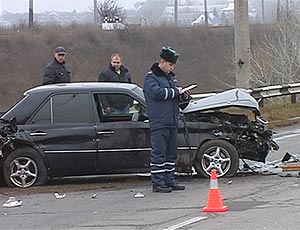 У моста через Днестр в районе Бендер «БМВ» снес с дороги два «Мерседеса» (ФОТО)