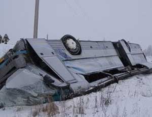 Автобус опрокинулся в кювет под Калугой: 2 погибших, 4 раненых