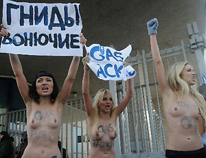 Задержанную за акцию возле «Газпрома» активистку FEMEN оштрафовали и отпустили